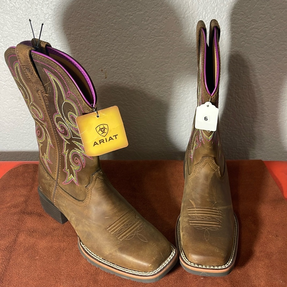 Women’s size 6 Ariat boots